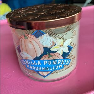 Bath and body works 3 wick candle